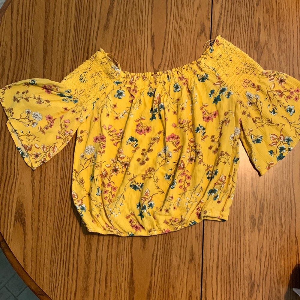 SO, Off the shoulders top